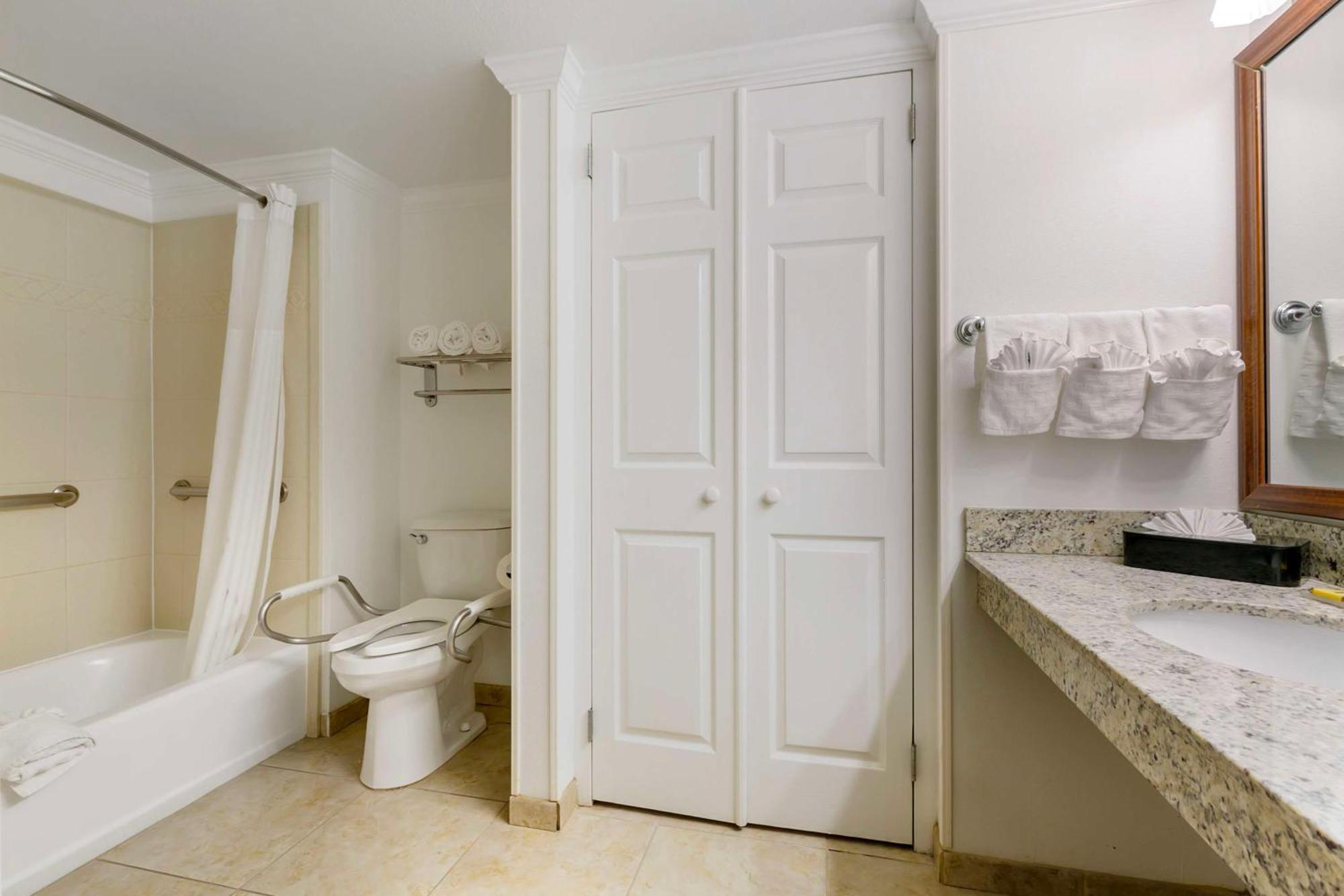 Best Western Plus Westbank Харви Экстерьер фото